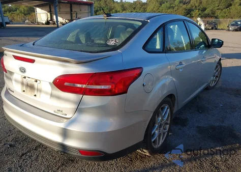 2015 Ford Focus Se z USA, uszkodzony, nr VIN 1FADP3F26FL323814